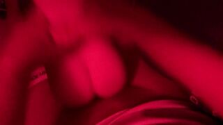 性饥渴的主人在睡前操他的心爱的小母狗 —— 女性向男喘手冲实录。