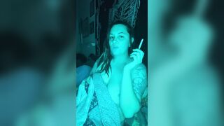 Smokin' in daybed- full length vid on OF