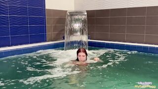 At Slappe Af Med En Pige I Boblebadet Sluttede Med En Pik Og Hawt Køn - MyPornPlugg