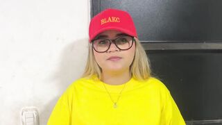 Late Punished Delivery Gal: I Screw the Client So This chab Won't Report Me to the Boss