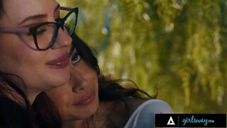 GIRLSWAY - Lovers Chloe Surreal & Jessica Ryan Have Ardent Squirting Sex POV - SPANISH SUBTITLES