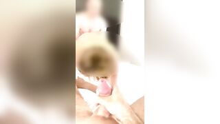 Хотвайф насаживается на большой член любовника при муже.