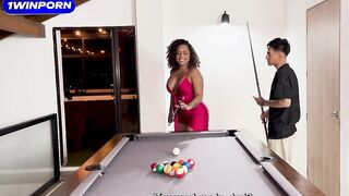 Colombiana mother I'd like to fuck se folla al hijastro de su amigo en el billar - Carla Morelli