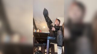 U said me u wanted to smack me, u said me u loved my feet so swallow up