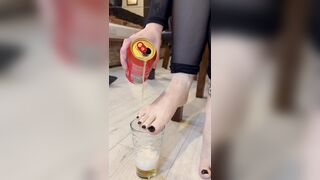 U said me u wanted to smack me, u said me u loved my feet so swallow up