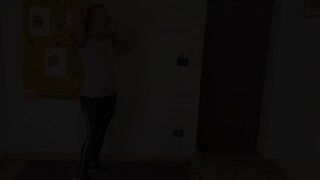 La moglie troia italiana, si fa scopare duro a pecorina dal personal coach- Dialoghi Italiano