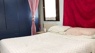 Moglie infedele bruna tradisce il marito e scopa duro con il ragazzo dei traslochi-Dialoghi Italiano