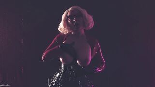 Curvy mother I'd like to fuck with moist vagina likes fisting and latex.