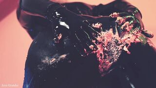 Hot CowGirl mother I'd like to fuck likes latex and servitude.