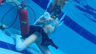 Golden-haired Slim wetlook scuba Recent scene w49