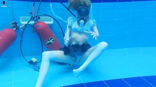 Golden-haired Slim wetlook scuba Recent scene w49