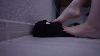 Humiliating u with my consummate nude feet! Femdom