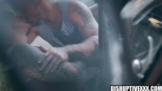 Hawt Boyz Hook Up In a Car