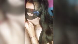 Cómo le gusta chuparla toda a ella ????