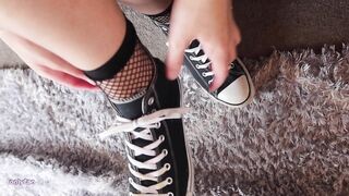 CUMWALK IN MY CONVERSE!!!