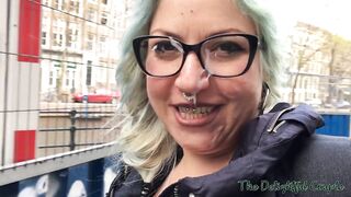 Me corro en la cara de mi Ex después de una mamada pública y hace un Cumwalk en Leidseplein, Ámsterdam