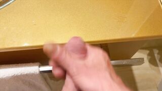 Cumming for u in a hotel bath