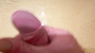 Cumming for u in a hotel bath
