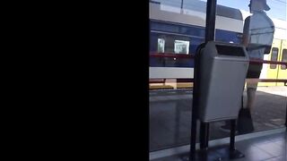 Girl flashing titts in public 