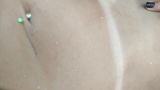 Marido filmando a esposa chupando a amiga