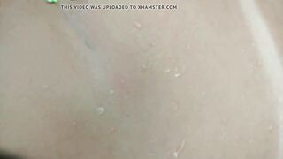 Marido filmando a esposa chupando a amiga