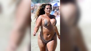 Curvy Doxies at the beach - 1 [AI generated]