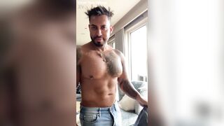 Flexing muscle and masturbate with oil - VIKTOR ROM - PORNSTAR HOMO DAD BEAR