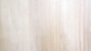 Suegra Cachonda descubre a su Yerno viéndole su Enorme CULO, se convierte en..