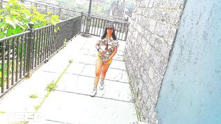 SOLO FEMALE PUBLIC PORNSTAR OUTSIDE BARE EXOTIC COSPLAY YELLOW AND GOLD BLACK