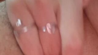 Masajeando la concha.