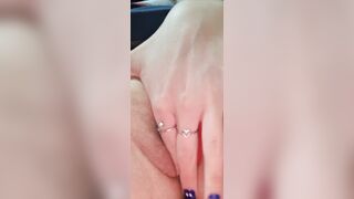 Masajeando la concha.