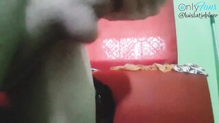 Me acuerdo el rico culo de mi ex ..se me pone dura la polla y me la jalo asta terminar..????????????