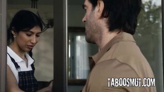 Brunette hair Bitch Expresses Her Craving For The Delivery Dude Making Him Screw Her