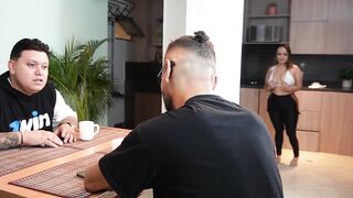 ME FOLLO A EXNOVIA FRENTE A SU CORNUDO Y GORDO NOVIO