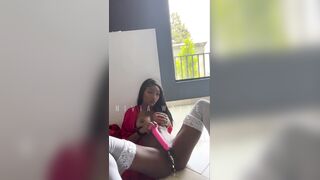 Nivia Wolfe Black Secretly Makes Herself Squirt
