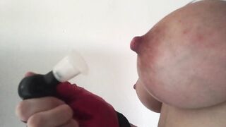 Pliant Harley Quinn pumps her teats and milks her breasts for Dad