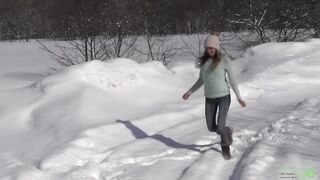 Winter Pee of Katya Clover