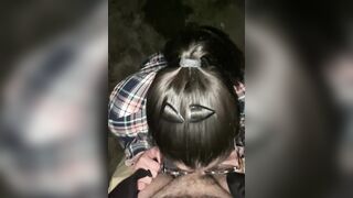 Orinado y cogiendo en publico