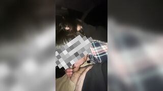 Orinado y cogiendo en publico