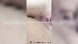 Love button Rubbing And Showing My Wet Butt