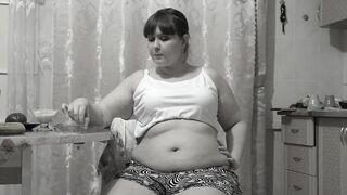 Mukbang. Aged housewife big beautiful woman mother i'd like to fuck with large abdomen eats.