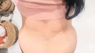 ME PREPARO PARA COCINAR Y LLEGA EL ESPOSO DE MI'MIGA Y ME FOLLA