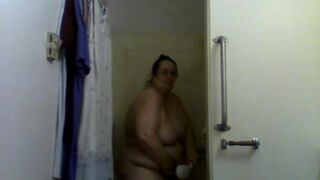 large momma showering