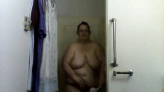 large momma showering