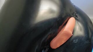 This catsuit holds it in good and taut, but I want it fit more excellent.