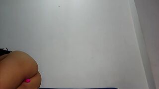 Slutty hotty can't take her juicy cunt anymore and masturbates to climax