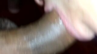 Se atraganta boca arriba con mi verga....