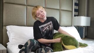 Alexa Crush, Pillow Humping Expert