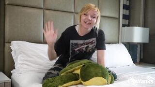 Alexa Crush, Pillow Humping Expert