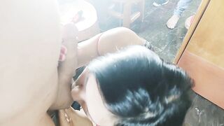 vecina caliente viene a mi casa a buscar café y se lleva un cogida de su vecino